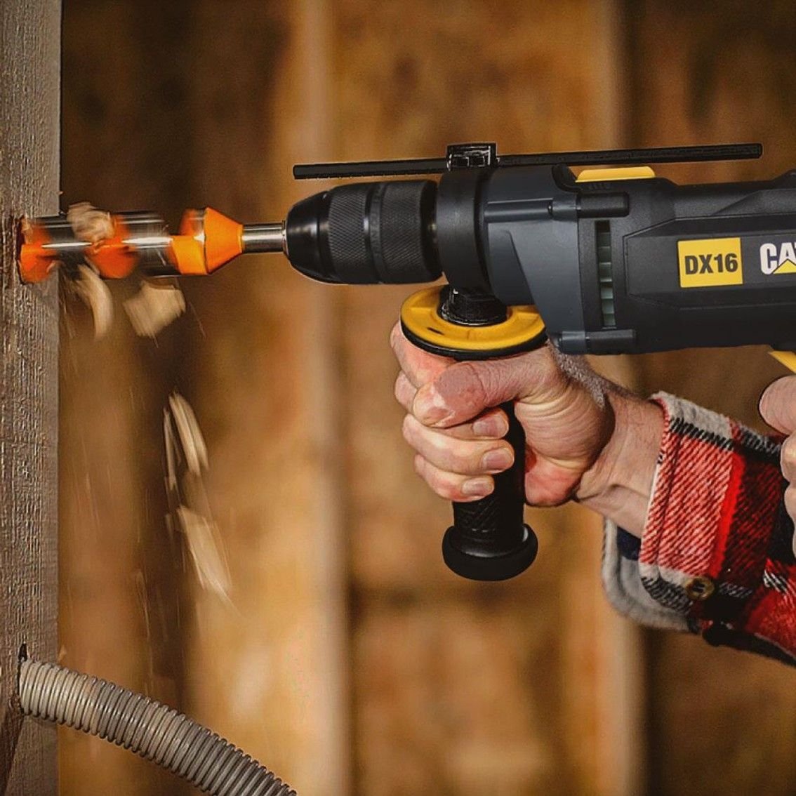CAT DX16 850W 13mm Impact Drill - view 2